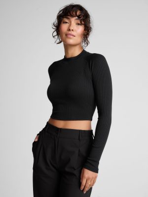 Contours Mock Neck Cropped Top