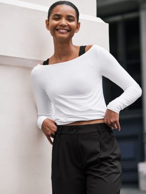 Featherweight Shoulder It Pullover